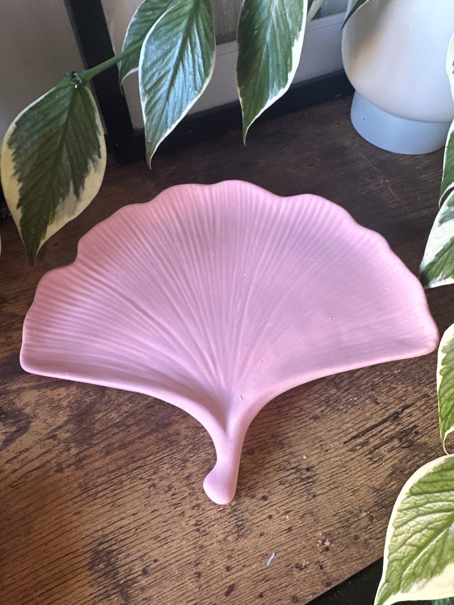 Ginkgo leaf tray
