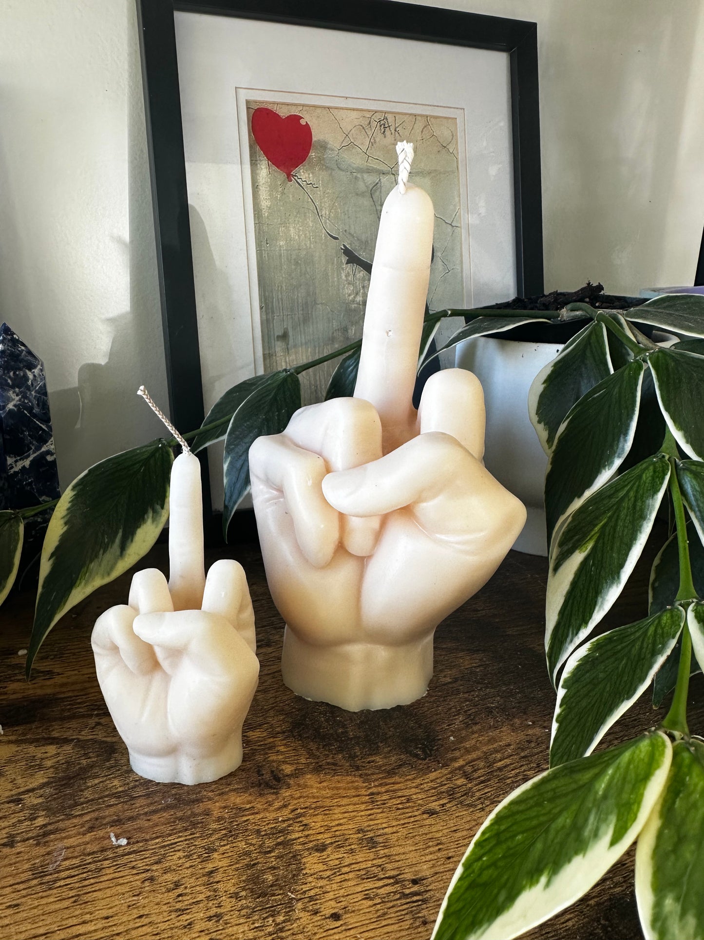 Middle finger, large