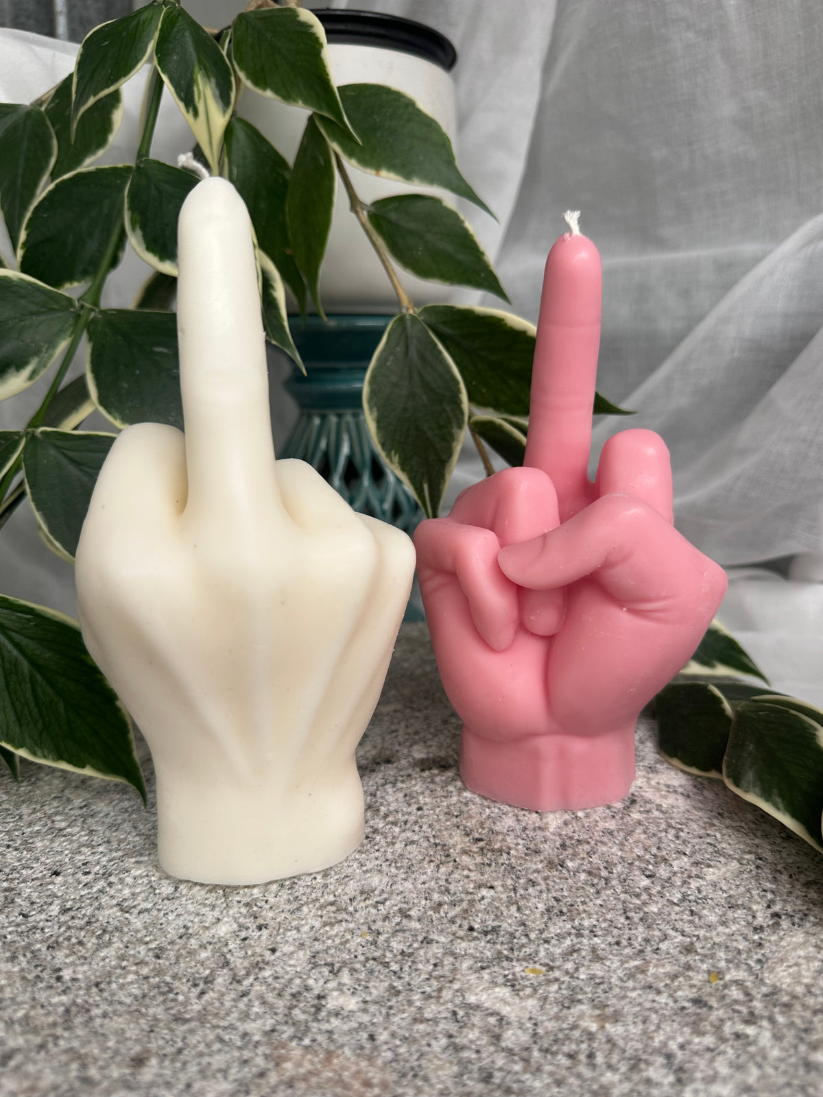 Middle finger, large