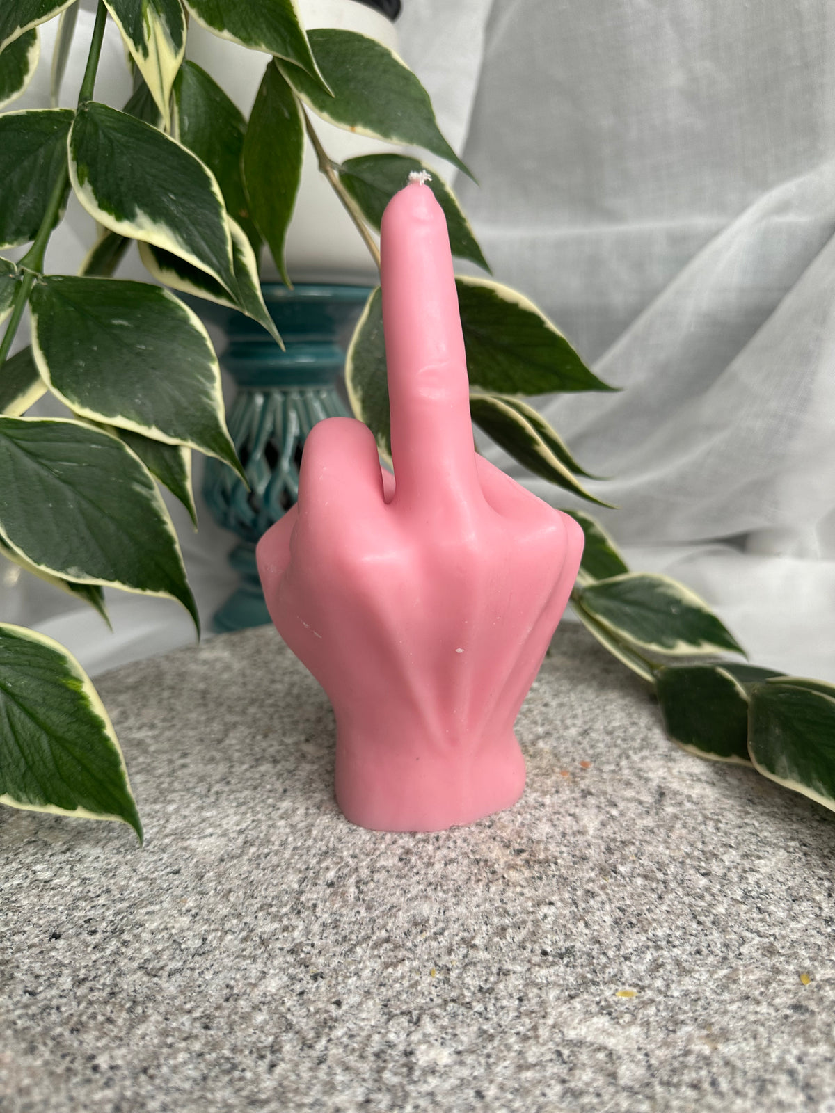 Middle finger, large