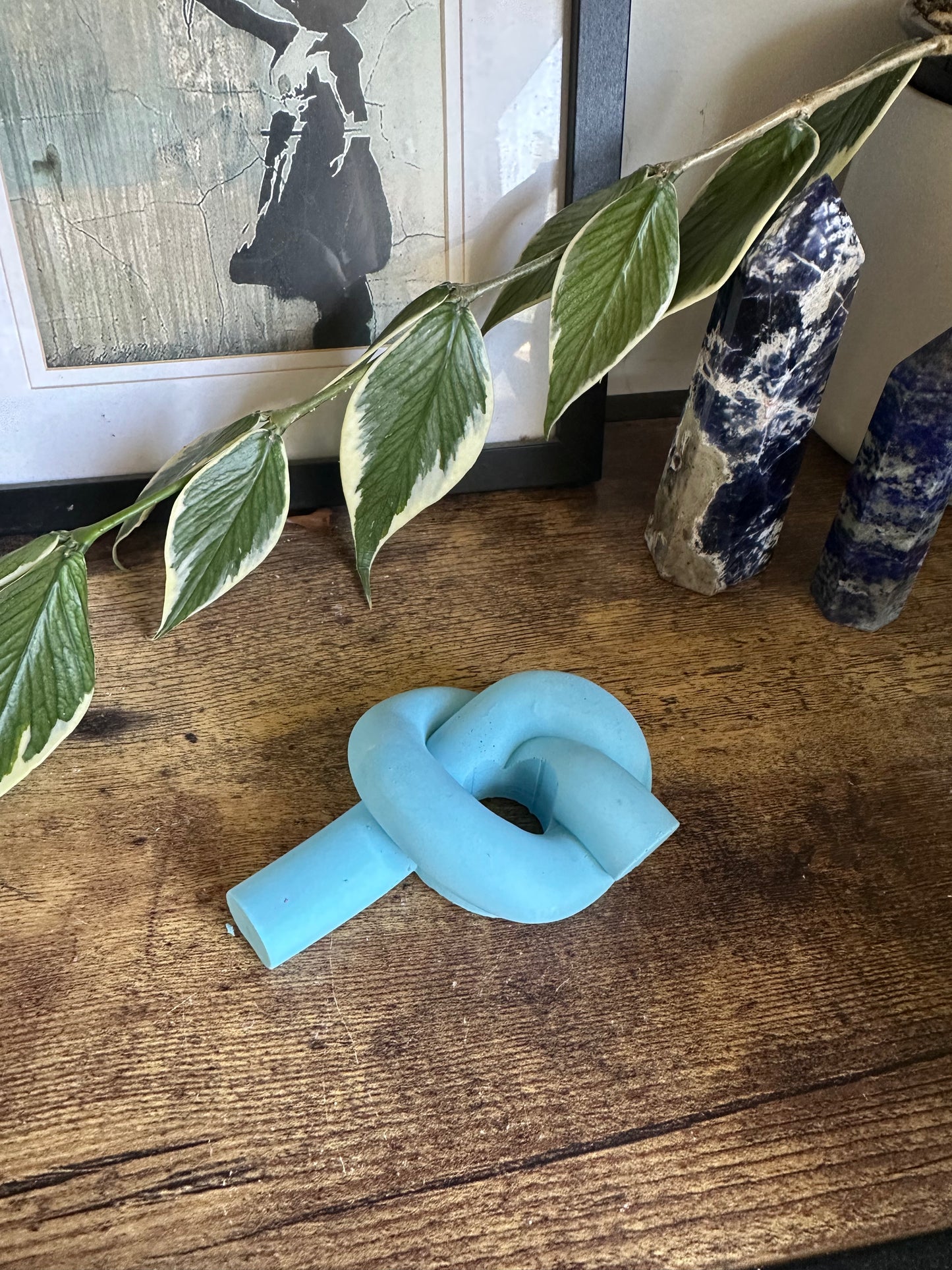 Taper knot holder